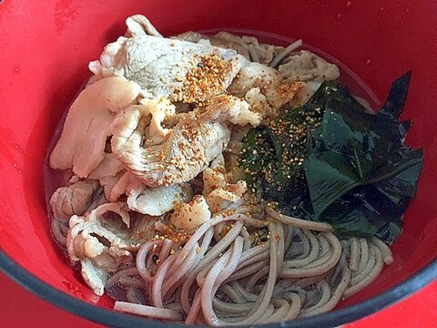 簡単煮豚とわかめのお蕎麦